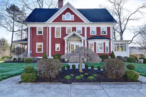 219 Hillside Ave, Naugatuck, CT 06770