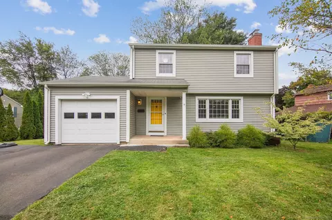 7 Laurel Dr, West Hartford, CT 06110
