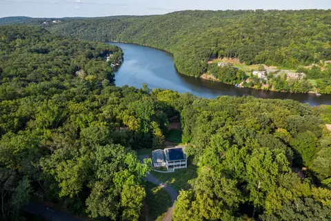 50 Great Quarter Rd, Newtown, CT 06482