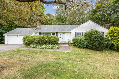 33 Glenbrook Dr, Cheshire, CT 06410