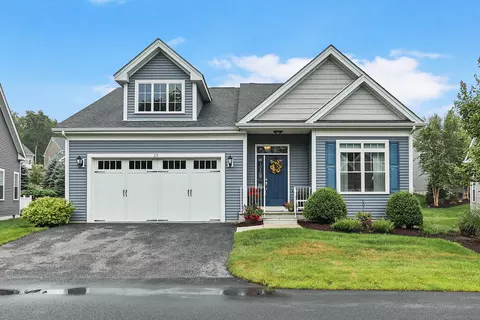25 Twin Oaks Trl #25, Beacon Falls, CT 06403
