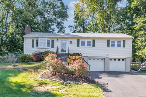 25 Woods Grove Rd, Shelton, CT 06484