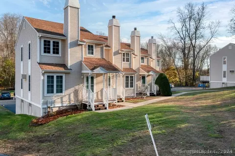 7 Starrwood Dr #7, Norwich, CT 06360
