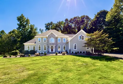 6 Owl Ridge Rd, Woodbury, CT 06798