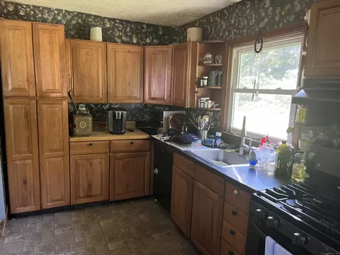 27 Kenilworth Dr, Killingworth, CT 06419