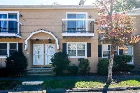 8 Huntington Ct #8, Bethel, CT 06801