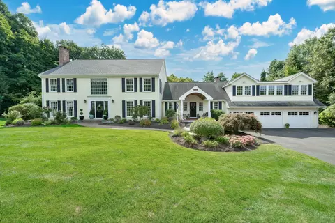 71 Woodford Hills Dr, Avon, CT 06001