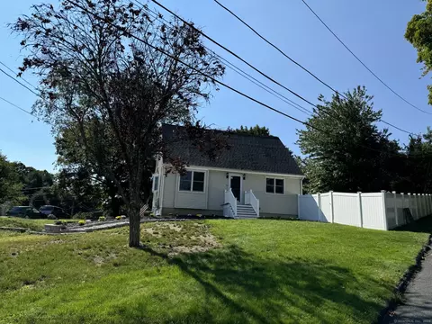 4 Tuxedo Ave, Shelton, CT 06484
