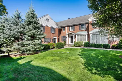 5 Maple St #5, New Canaan, CT 06840
