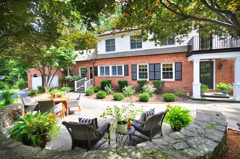 56 Kenmore Rd, Bloomfield, CT 06002