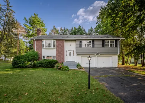 91 Manning Ln, East Hartford, CT 06118