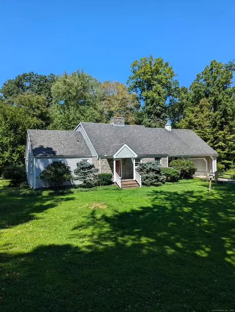 231 N Georges Hill Rd, Southbury, CT 06488