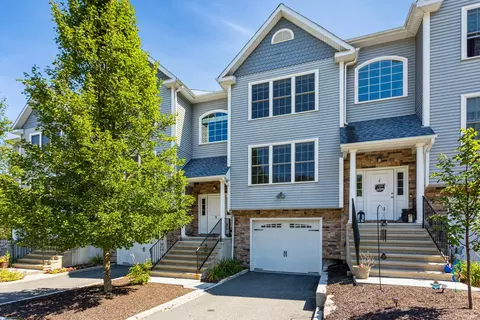 3 Oak Branch Dr #3, Brookfield, CT 06804