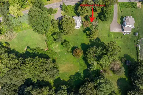 34 Old Middle Rd, Brookfield, CT 06804