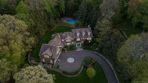 19 Pequot Trl, Westport, CT 06880