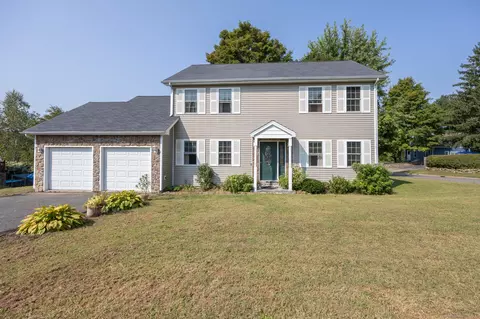 10 Red Maple Ln, Waterbury, CT 06704