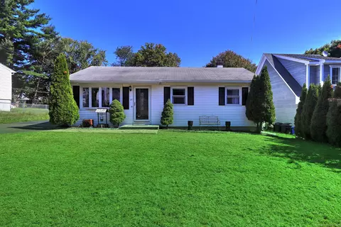 21 Nacca Rd, West Haven, CT 06516
