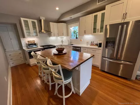 122 Newfield St #2B, Middletown, CT 06457