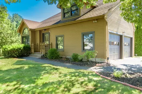 418 River St, Windsor, CT 06095