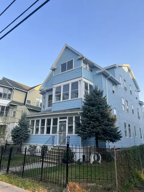 35-37 Arnold St, Hartford, CT 06106