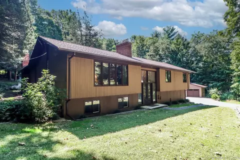 545 Tashua Rd, Trumbull, CT 06611