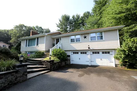 190 Valley View Dr, South Windsor, CT 06074