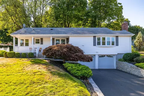 3 Yale Cir, Bloomfield, CT 06002
