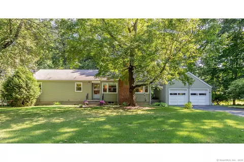 42 Newport Pl, Fairfield, CT 06825