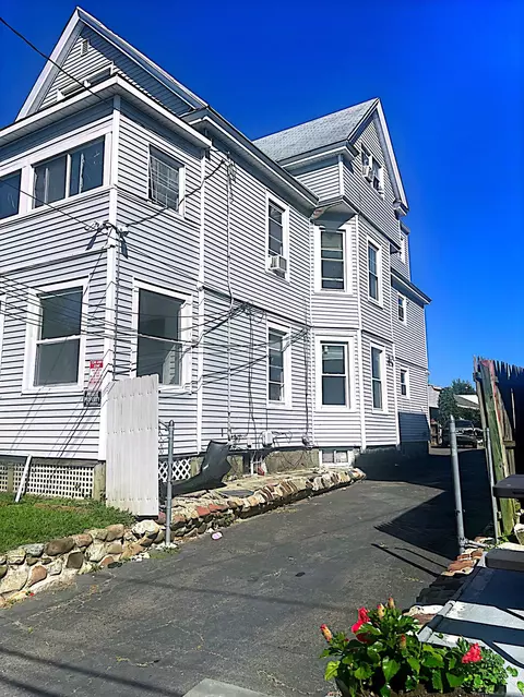 14-16 Adelaide St, Hartford, CT 06114
