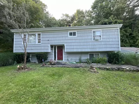 40 Overlook Dr, New Milford, CT 06776