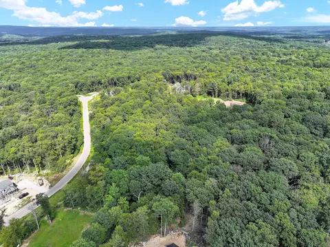 4 Copley Rd, Haddam, CT 06441