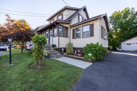 26 Manila Ave, Woodbridge, CT 06525