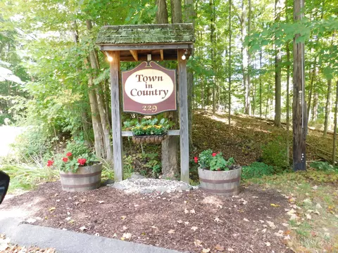 229 Bacon Pond Rd #321, Woodbury, CT 06798