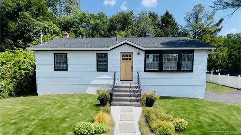 4 Woodlawn Ter, Norwich, CT 06360