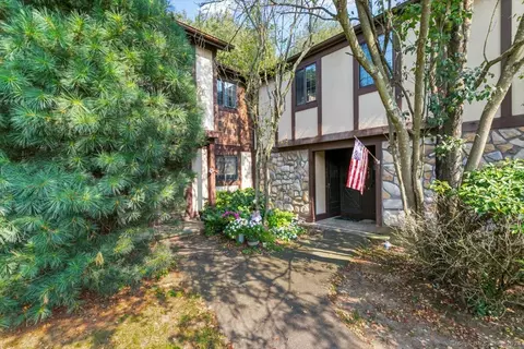 343 Foxwood Ln #343, Milford, CT 06461