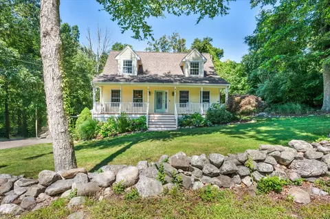 42 Hope Valley Rd, Amston, CT 06231
