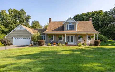 162 Cheshire Rd, Wallingford, CT 06492