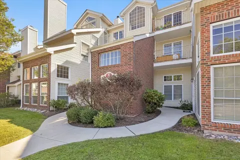 146 Carriage Crossing Ln #146, Middletown, CT 06457