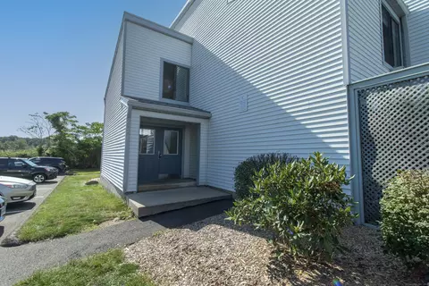 17 Hamre Ln #C, Branford, CT 06405