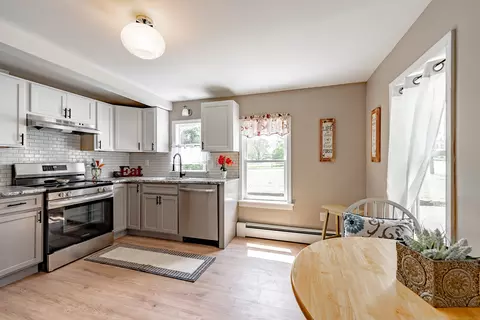 2 Mabel St, Windsor Locks, CT 06096