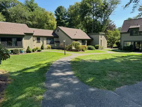 815 Heritage Vlg #B, Southbury, CT 06488