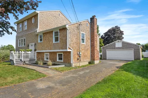 9 Clinton St, Fairfield, CT 06824