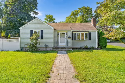 165 Giddings Ave, Windsor, CT 06095