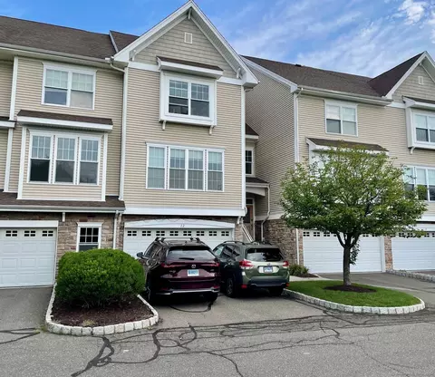 22 Paulding Ter #22, Danbury, CT 06810