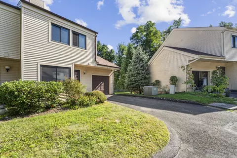 65 Deer Run #65, Bethel, CT 06801