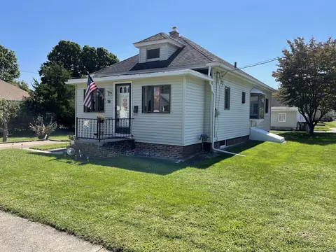 34 Russell Rd, Norwich, CT 06360