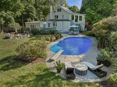 41 Comstock Hill Ave, Norwalk, CT 06850