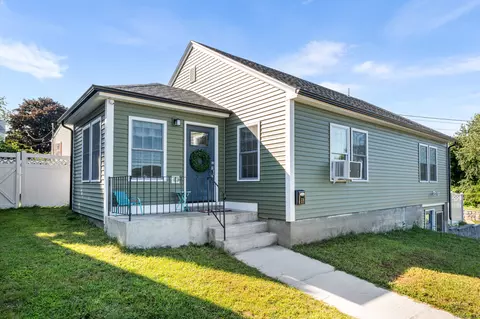 59 Mitchell St, Groton, CT 06340