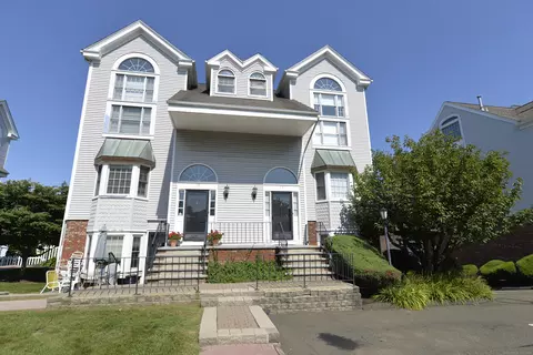 130 Deer Hill Ave #B12, Danbury, CT 06810