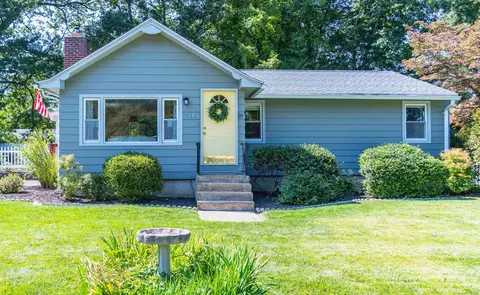 31 Woodland Dr, Windham, CT 06280